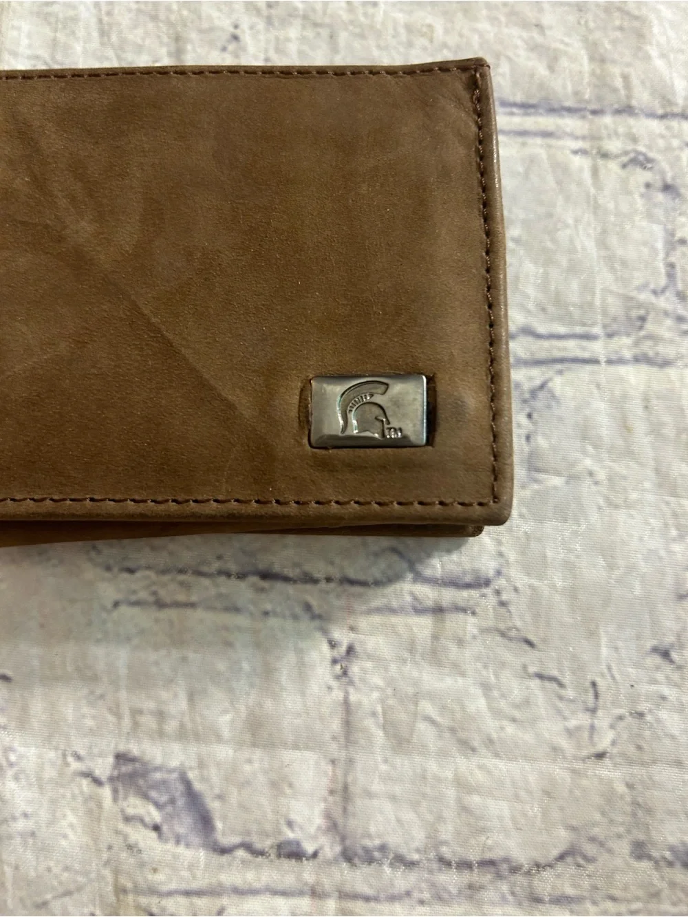 MICHIGAN STATE SPARTANS BROWN DISTRESSED BIFOLD WALLET METAL LOGO PLATE